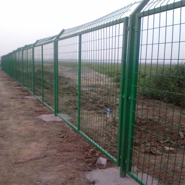 廣西慕源框架護(hù)欄網(wǎng)廠(chǎng)家 優(yōu)質(zhì)鐵絲網(wǎng)圍欄，守護(hù)安全防護(hù)網(wǎng)